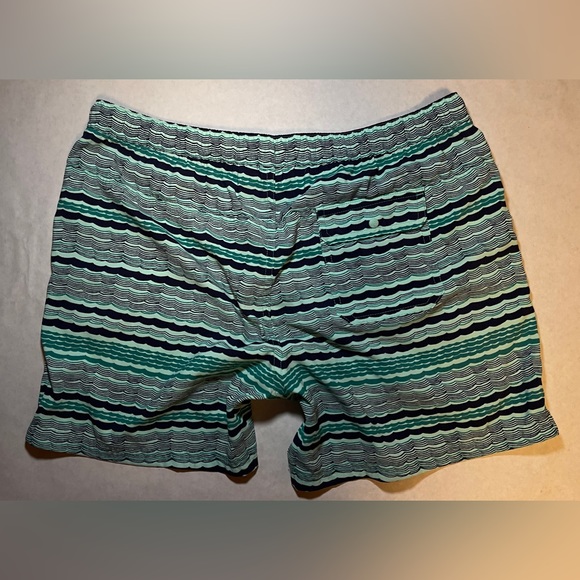 L.L.Bean Men’s Baggies Size Medium Light Green Sea Foam Ocean Wave Print - Picture 13 of 16